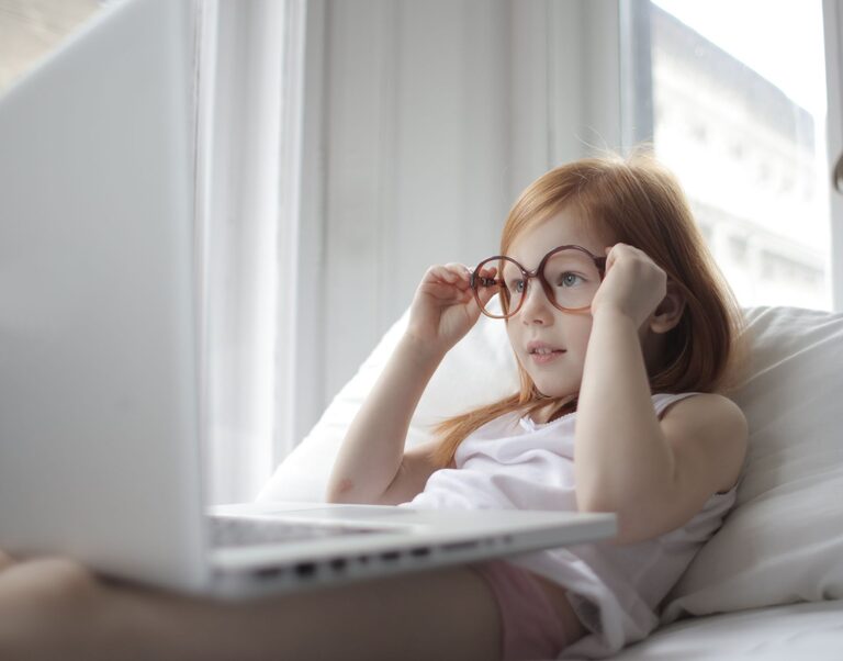 How to Protect Your Eyes During Screen Time